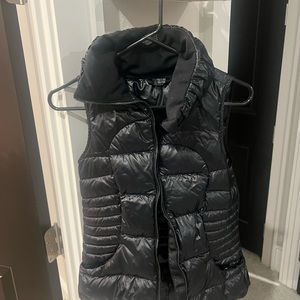 Black lululemon puffer vest (size 6)